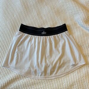 ALO Yoga Women’s White Tennis Skirt